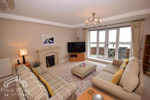 2 bedroom apartment for sale, Windward House, 73 South Promenade, Lytham St Annes, FY8 1LZ