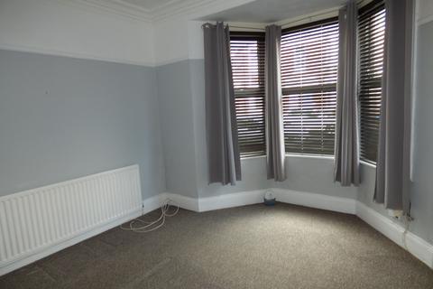 2 bedroom flat to rent, Warton Terrace, Heaton