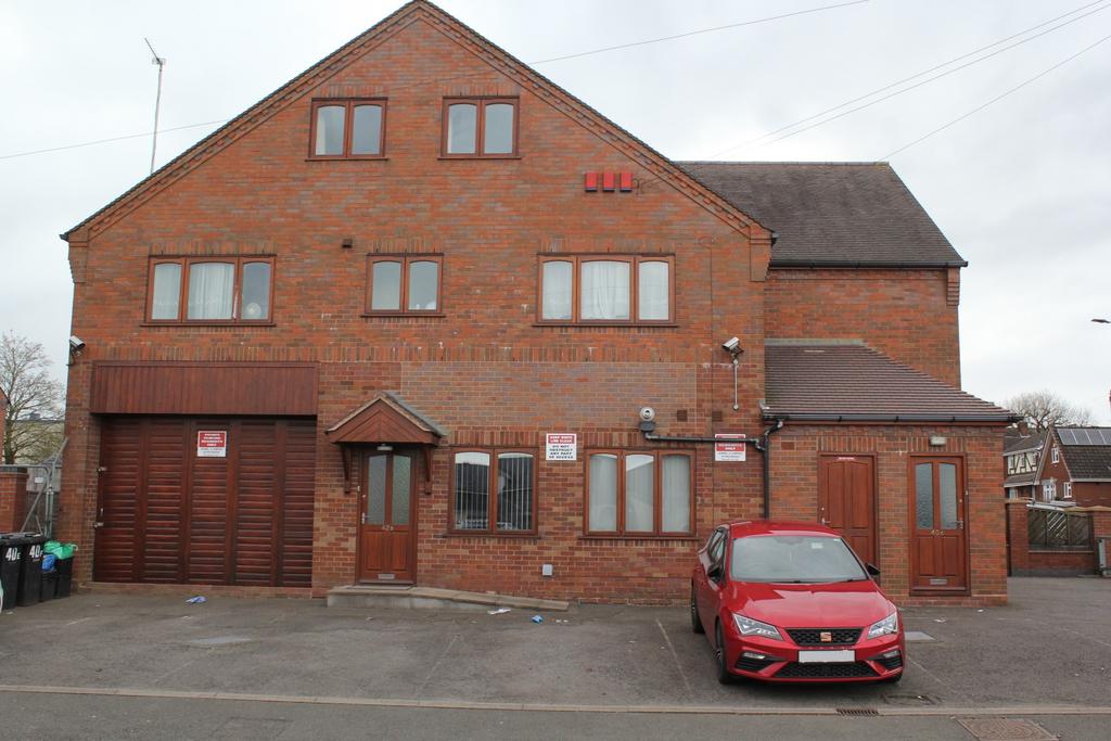 Bilston Street, Sedgley, Dudley 2 bed £850 pcm (£196 pw)