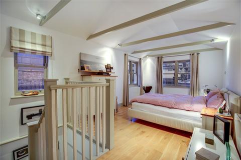 3 bedroom terraced house for sale, Battersea High Street, London, SW11