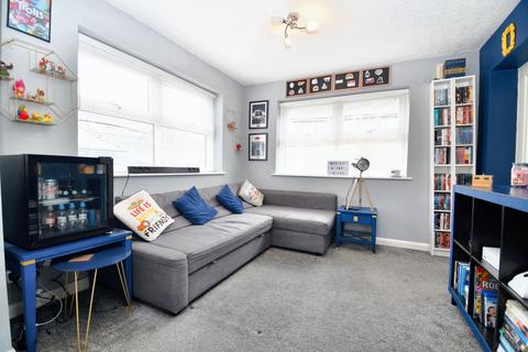 22 Runnymeade, Salford, M6 7PG