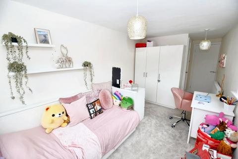22 Runnymeade, Salford, M6 7PG