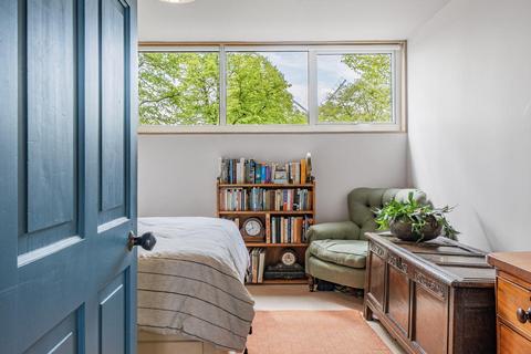 93 Blenheim Gardens, London, SW2 5DA