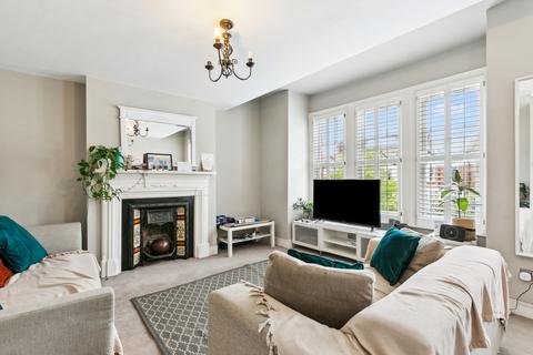 3 bedroom apartment for sale, Salford Road, London, SW2