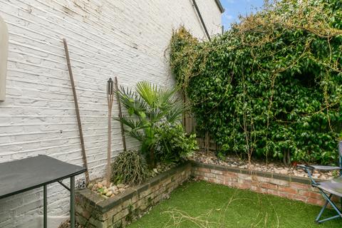 44 Salford Road, London, SW2 4BQ