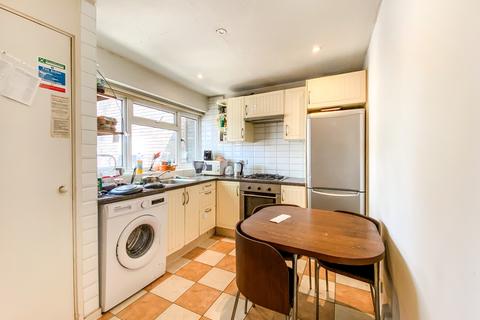 1 bedroom flat for sale, Conistone Way, Islington, N7