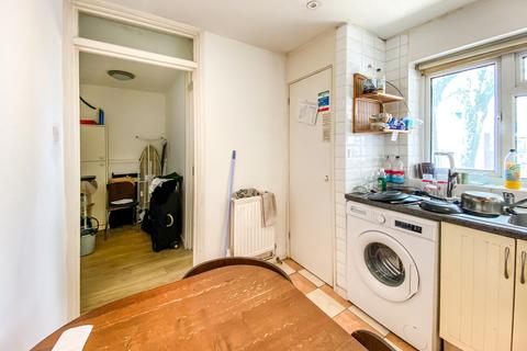 1 bedroom flat for sale, Conistone Way, Islington, N7
