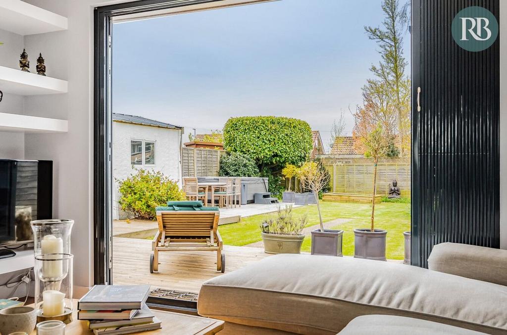Bowness Avenue, Lancing BN15 3 bed detached house for sale £550,000