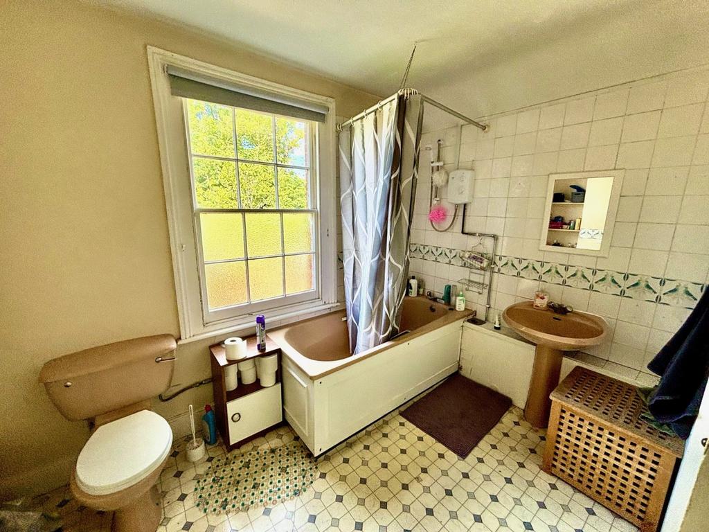 51 Middle Hill Bathroom