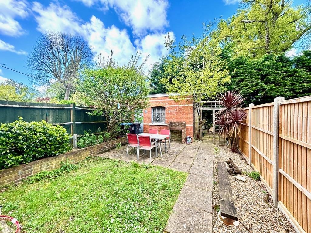 51 Middle Hill Gdn