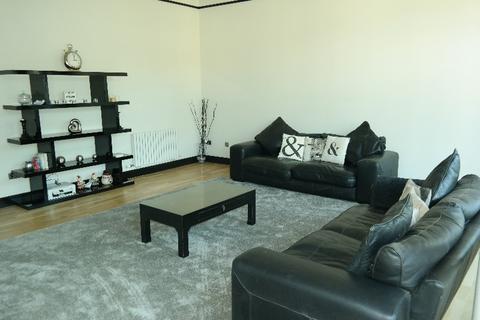 3 bedroom flat to rent, Ingram Street, Glasgow G1