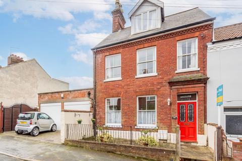 4 bedroom end of terrace house for sale, Knowsley Road, Norwich