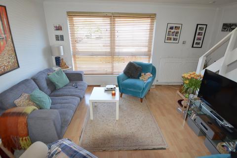 2 bedroom maisonette to rent, Shelley Close, Slough, Berkshire, SL3