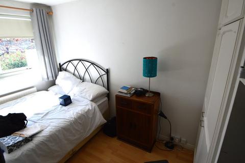 2 bedroom maisonette to rent, Shelley Close, Slough, Berkshire, SL3