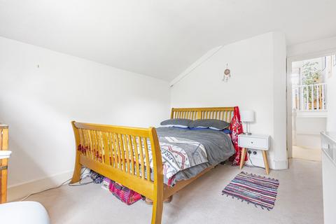 2 bedroom flat to rent, Norwood Road London SE24