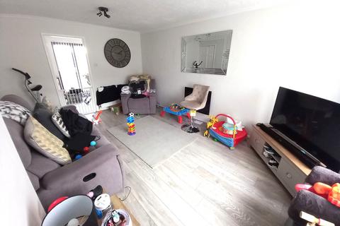 3 bedroom semi-detached house to rent, Ferndown Drive North, Clayton, Newcastle-under-Lyme, ST5