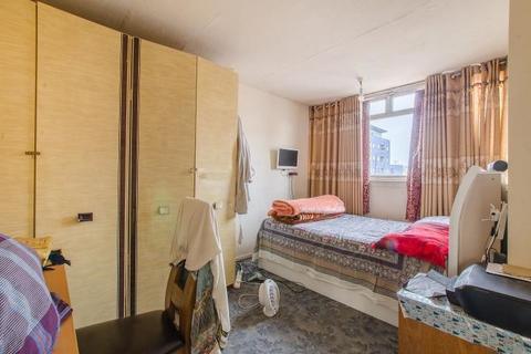 3 bedroom maisonette for sale, 14 Lambrook House, Consort Road, London, SE15 5EQ