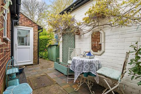 2 bedroom cottage for sale, Aylesbury,  Buckinghamshire,  HP22