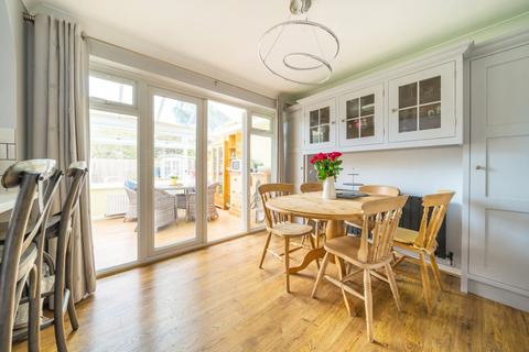 4 Barnfield, Cranleigh, GU6 7BN