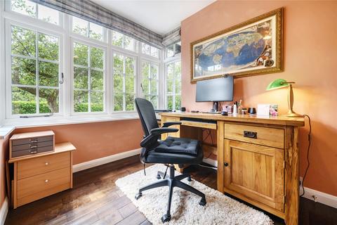 Redlands Hill Road, Hindhead, GU26 6QN
