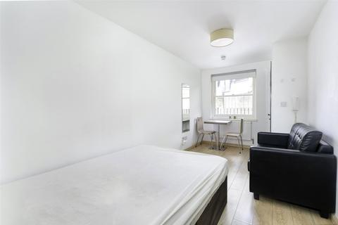 Studio to rent, Dawes Road, London, SW6