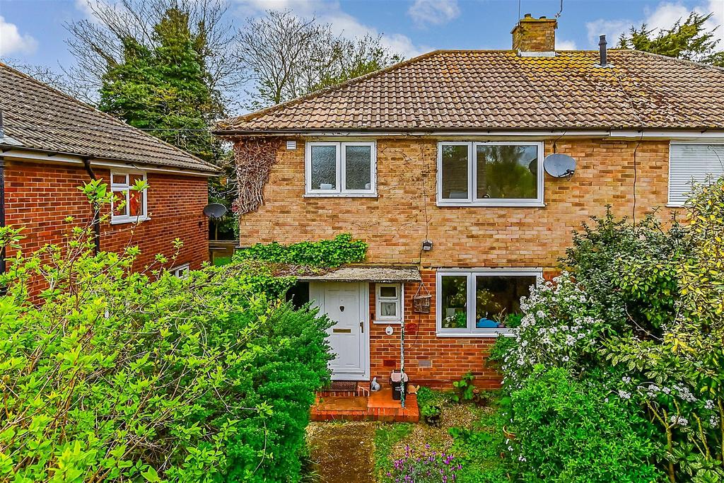 The Pasture, Kennington, Ashford, Kent 3 bed semidetached house for