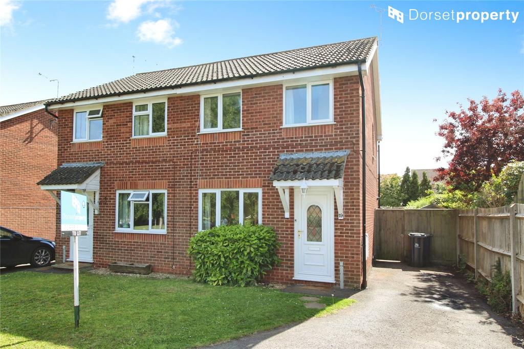 Abbots Way, Sherborne, Dorset, DT9 2 bed semidetached house £875 pcm (£202 pw)