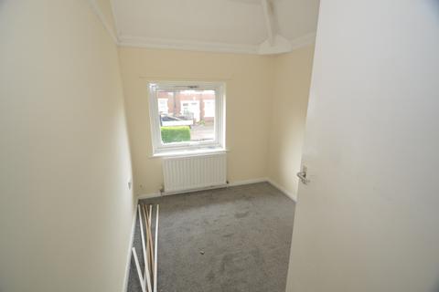 3 bedroom semi-detached house to rent, Esk Street, Gateshead, NE9