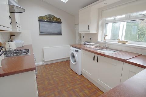 2 bedroom end of terrace house to rent, Huddersfield Road, Scouthead OL4