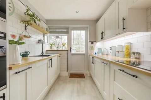 28 Cedars Farm Close, Billingshurst, RH14 9NH