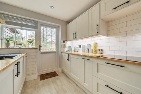28 Cedars Farm Close, Billingshurst, RH14 9NH