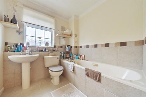28 Cedars Farm Close, Billingshurst, RH14 9NH
