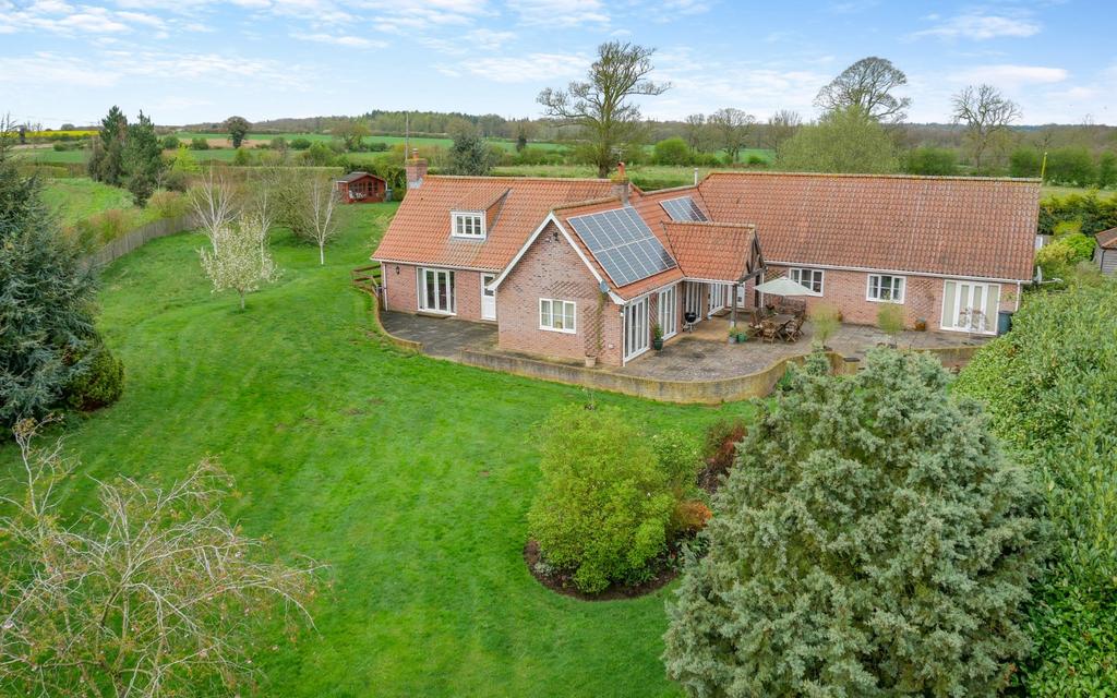 Aylsham Road, Saxthorpe, Norwich, NR11 5 bed detached house for sale