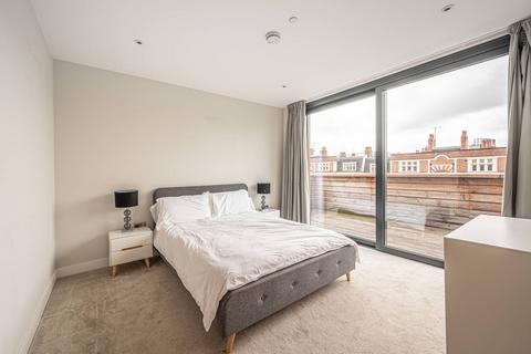 2 bedroom penthouse to rent, Finchley Road, Hampstead, London, NW3