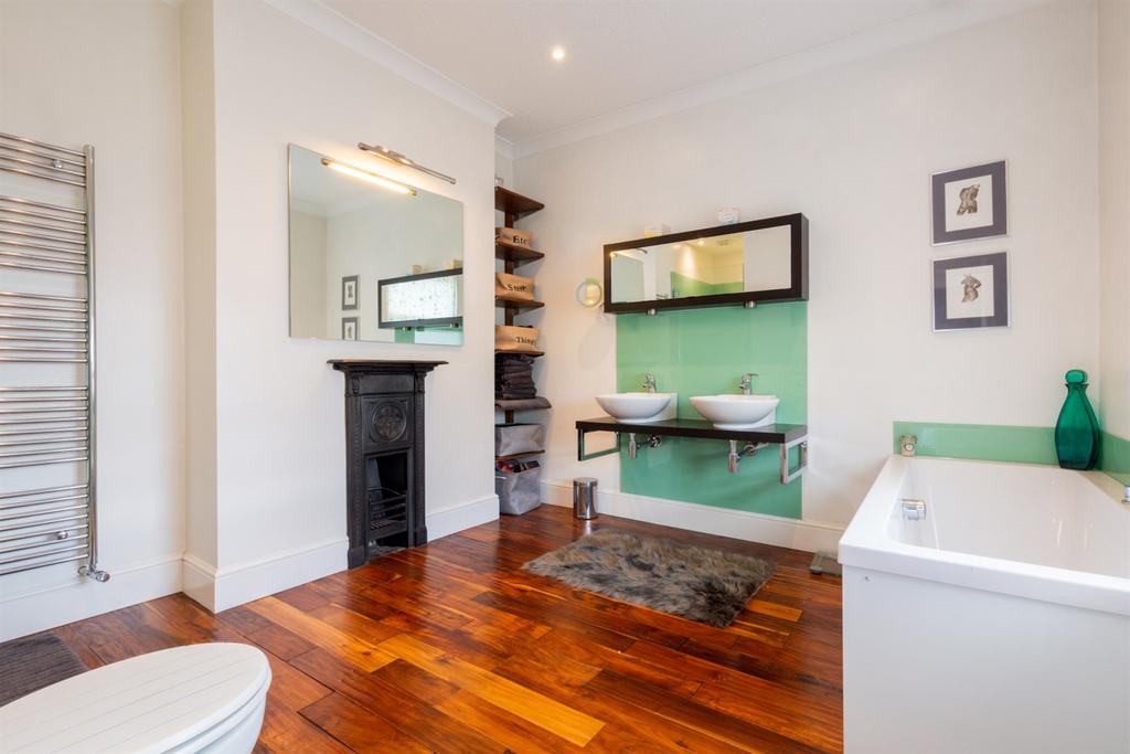 En-Suite Bathroom
