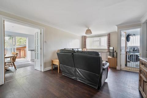 17 Lister Close, Purley On Thames, Reading, RG8 8DB