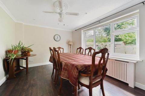 17 Lister Close, Purley On Thames, Reading, RG8 8DB