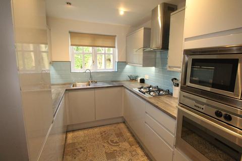 2 bedroom flat to rent, Quarry Dene, Weetwood, Leeds, LS16