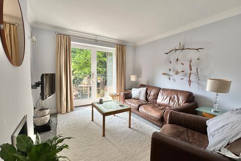 2 bedroom flat to rent, Quarry Dene, Weetwood, Leeds, LS16