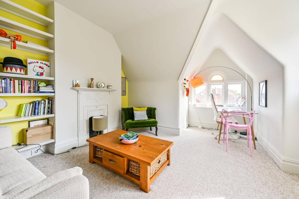 Vineyard Hill Road, Wimbledon... 1 bed flat £2,200 pcm (£508 pw)