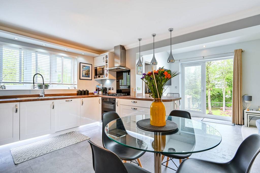 Waters Edge, Bois Hall Road... 4 bed house for sale £700,000