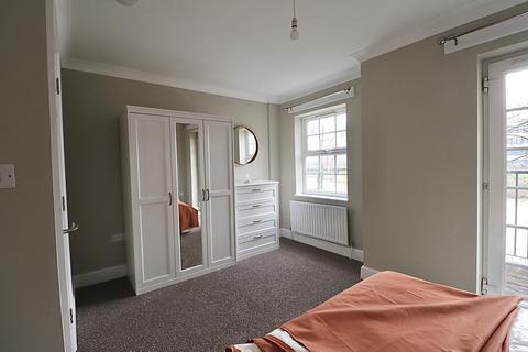 1 bedroom in a house share to rent, ENSUITE ROOM, NEWLY REFURBISHED, TOWN CENTRE