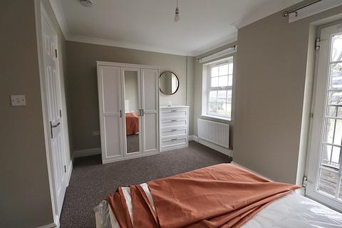 1 bedroom in a house share to rent, ENSUITE ROOM, NEWLY REFURBISHED, TOWN CENTRE