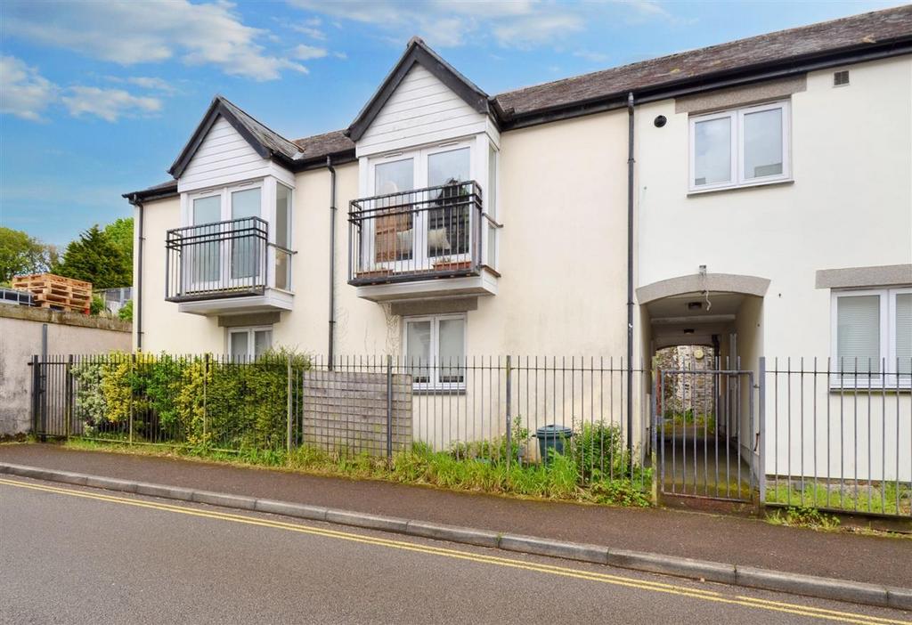 Penryn TR10 2 bed terraced house for sale £275,000