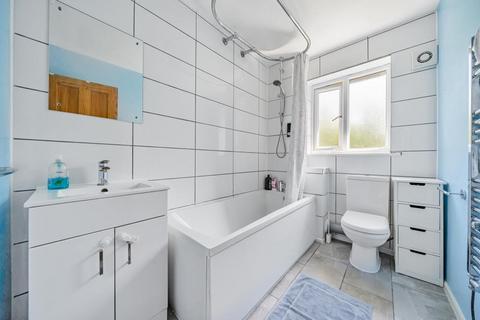 220 Manor Road, Witney, OX28 3ST