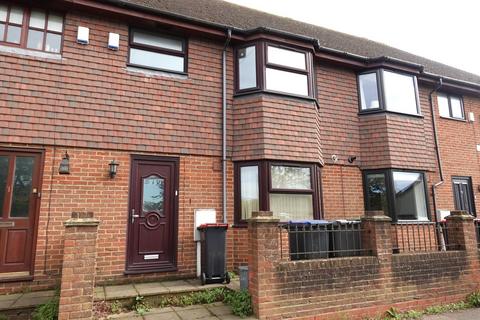 3 bedroom terraced house to rent, Island Road, Upstreet, Canterbury, CT3
