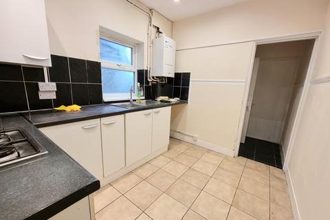 3 bedroom terraced house for sale, London Road, Grays, Essex, RM20