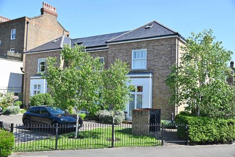 1 bedroom apartment for sale, Queens Road, Teddington TW11