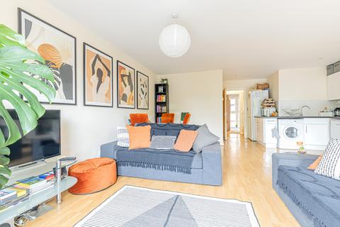 2 bedroom flat for sale, 233a Amhurst Road, London E8
