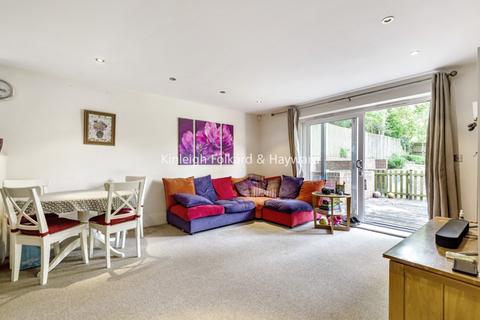 2 bedroom flat to rent, Mays Hill Road Shortlands BR2